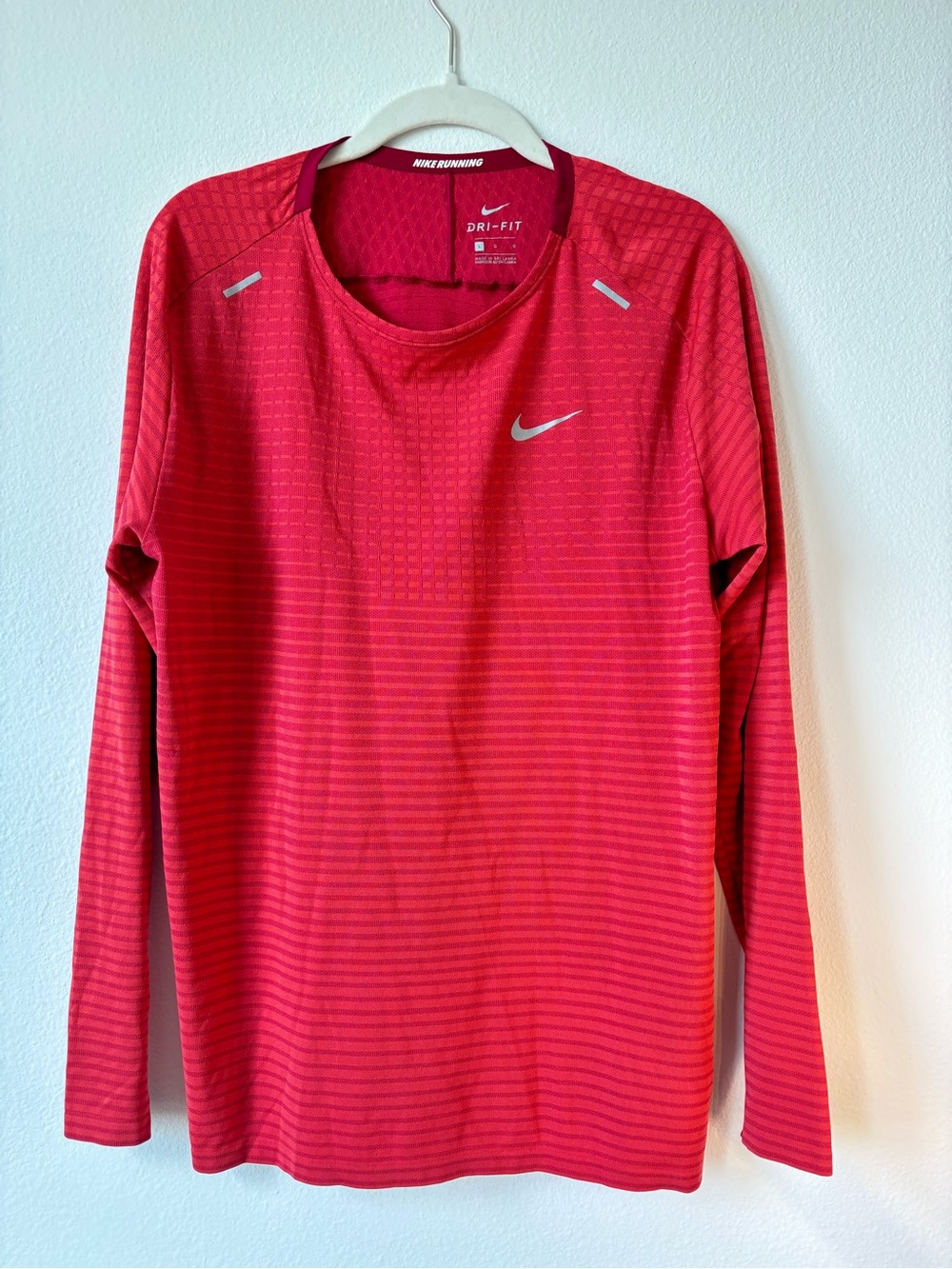 Nike Men's Long-Sleeve Red Dri-FIT Performance Tee Size L